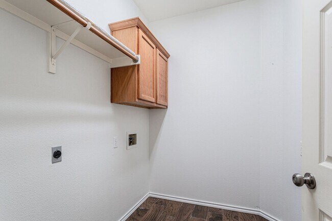 Building Photo - 1235 Blackthorn Dr