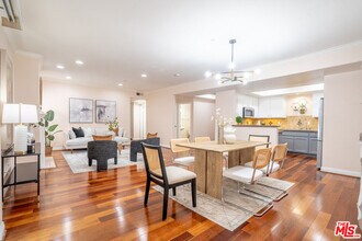 Building Photo - 616 S Wilton Pl