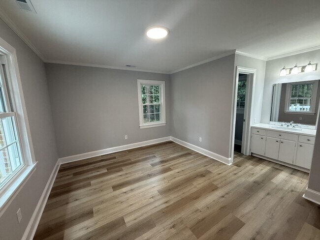 Building Photo - 117 Greenwood Dr