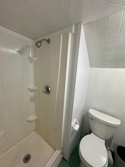 Building Photo - 13 Clarendon Ave