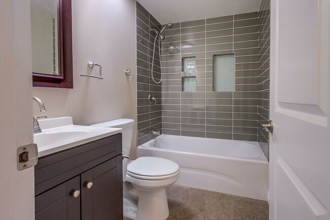 Building Photo - Beautiful 3 Bedroom + Den Home in the Foot...