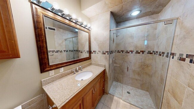 Building Photo - 1635 Washington Ave