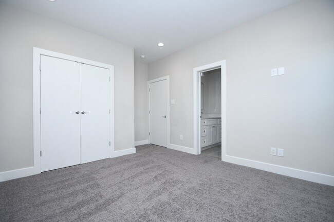 Building Photo - 5904 Gardendale Dr