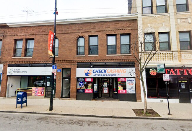 Primary Photo - 7058 N Clark St