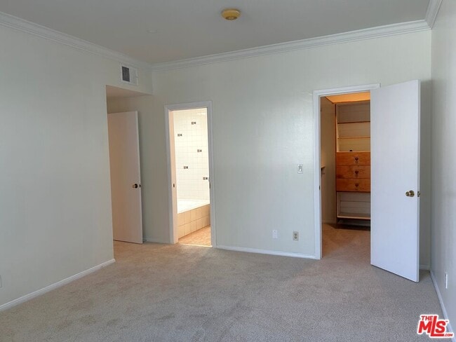 Building Photo - 1375 Kelton Ave