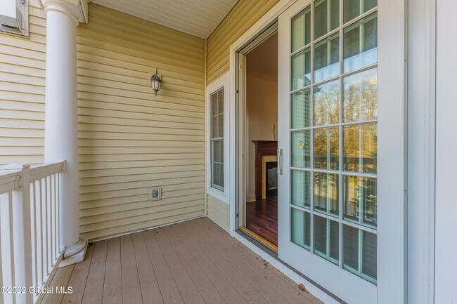 Building Photo - 502 Valley Pointe Dr
