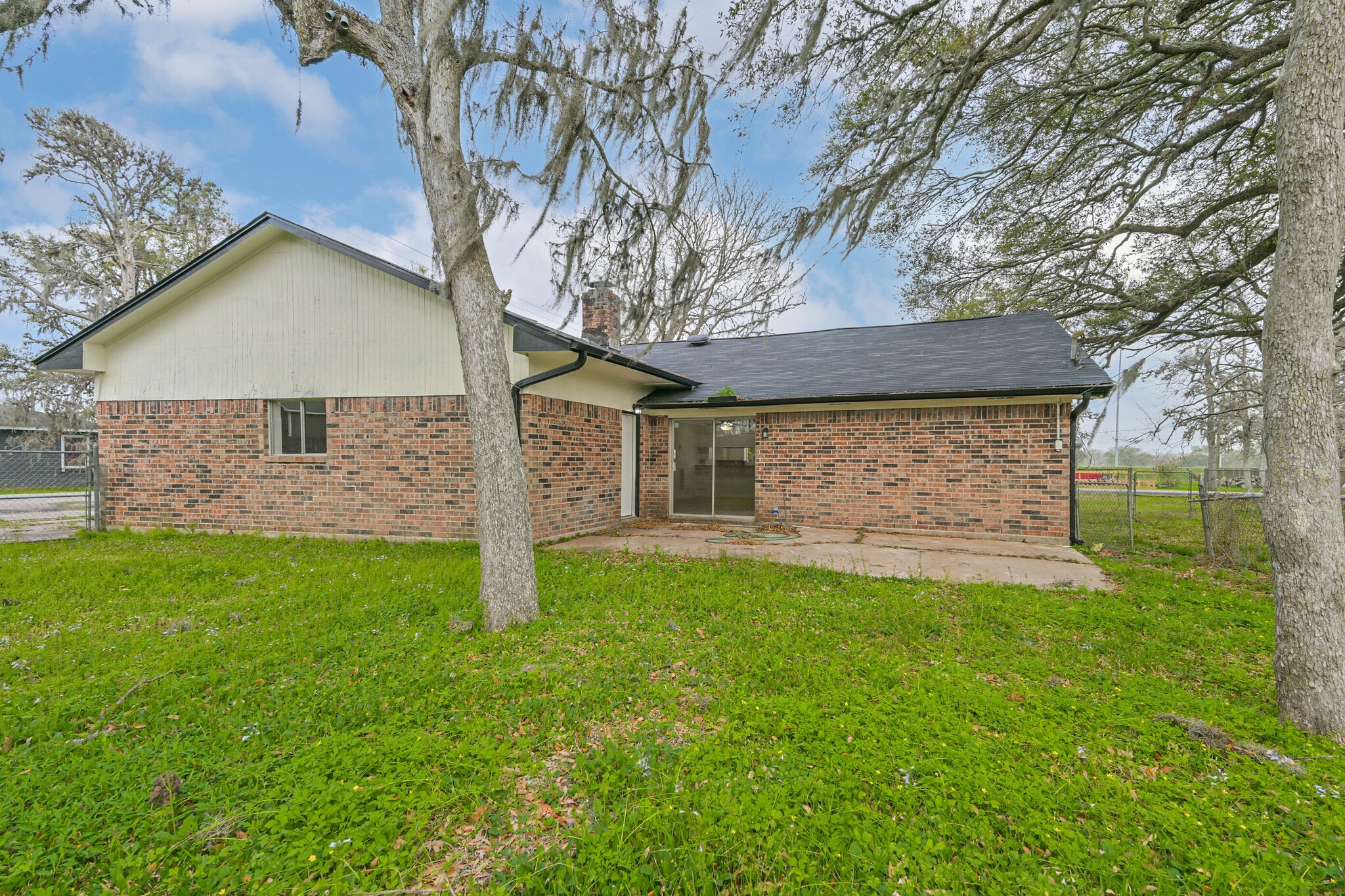 Building Photo - 202 Lakewood Dr