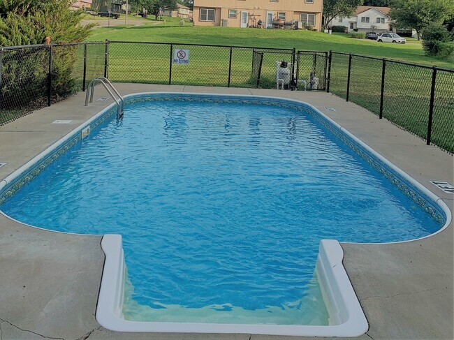 Building Photo - 431 N Bluegrass Dr