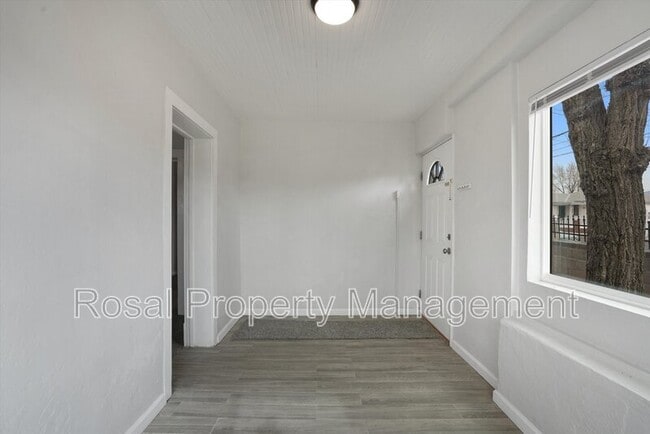 Building Photo - 815 John St