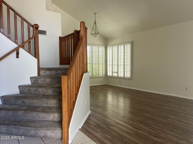 Building Photo - 5922 W Gary Dr