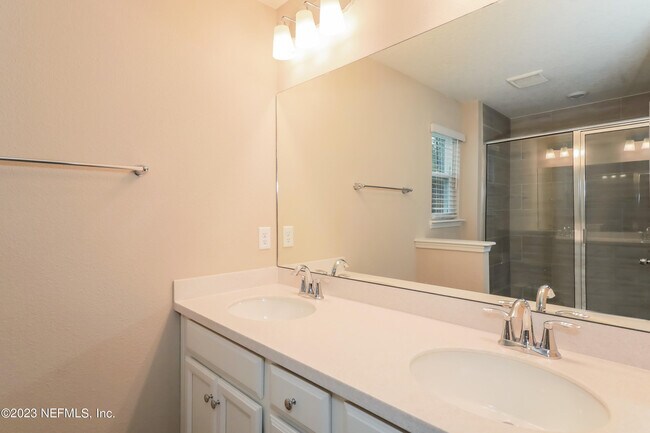 Building Photo - 7415 Palm Hills Dr