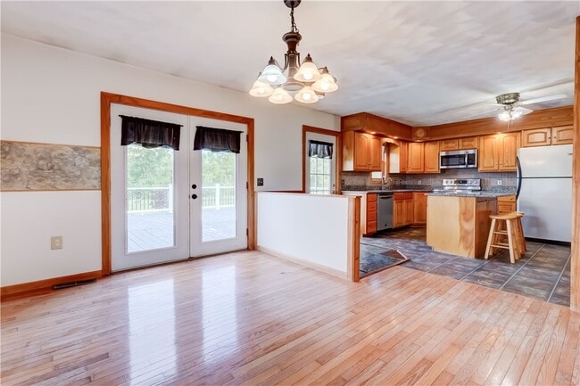 Building Photo - 681 NY-364