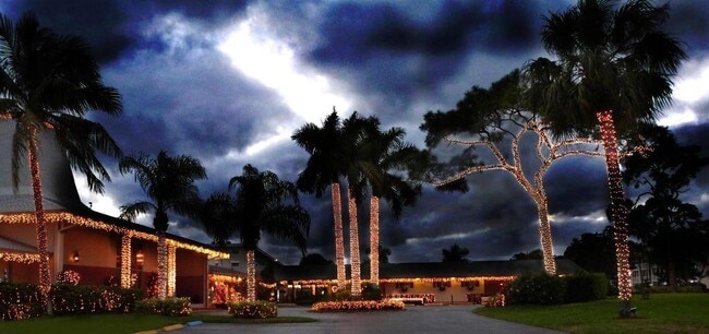 Building Photo - 2682 Garden Dr S