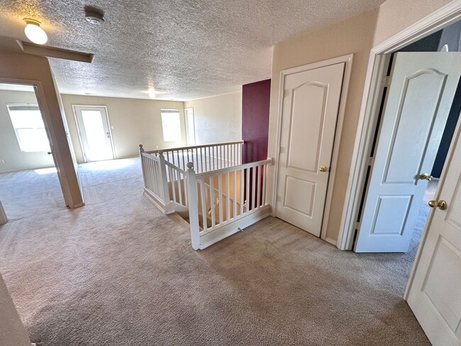 Building Photo - Stunning 3 bed, 2.5 bath, 2575 sq ft home ...