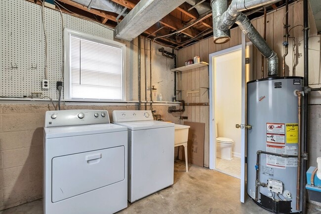 Building Photo - Well Maintained 3 Bedroom 1.5 Bathroom Spl...