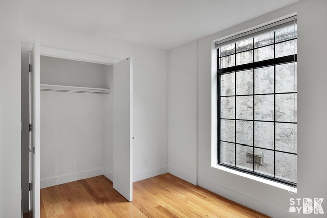 Building Photo - 376 Franklin Ave