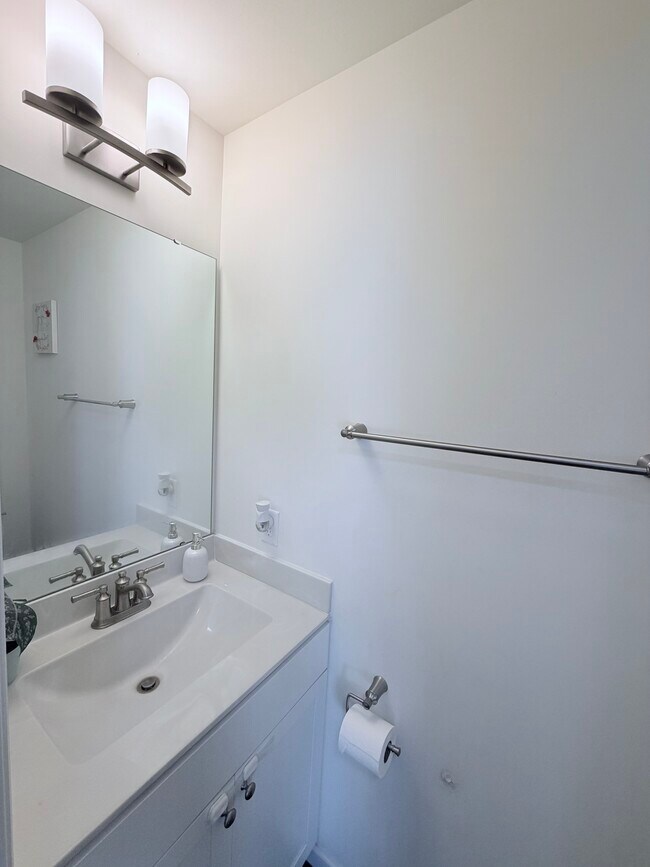 Building Photo - 483 Dusty Brook Dr