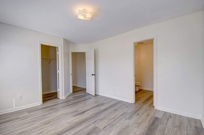Building Photo - Beautiful 3 Bedroom 2 Bath Home in the Hea...