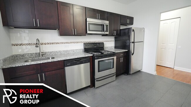 Building Photo - 3637 W Dickens Ave