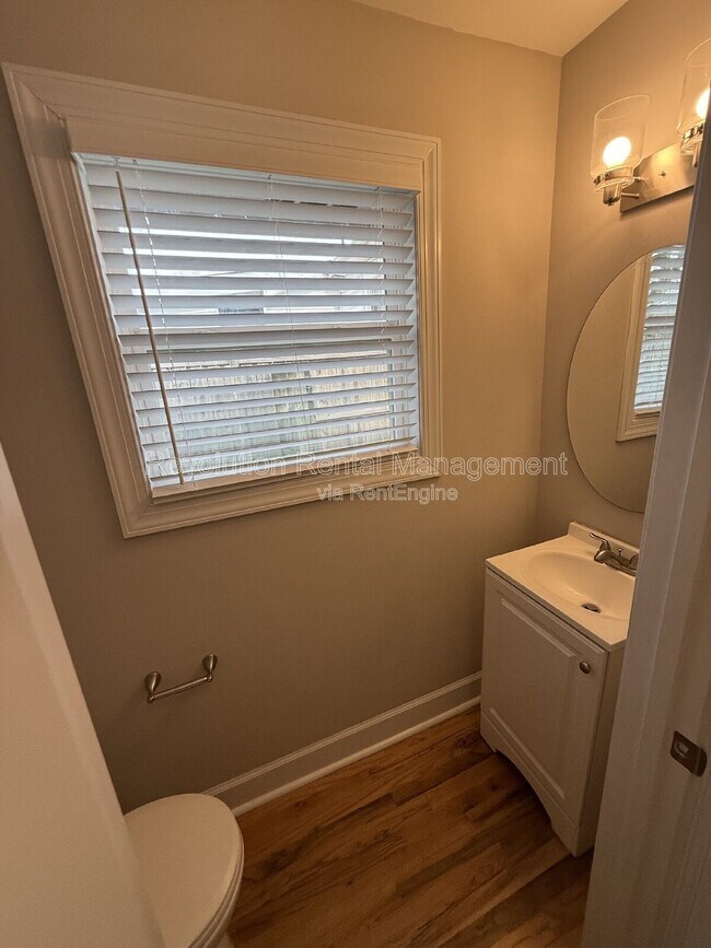 Building Photo - 40 Booker St NW