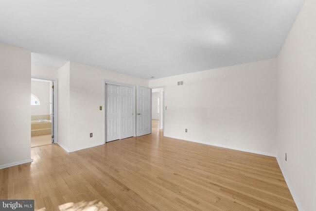 Building Photo - 53 Perilli Dr
