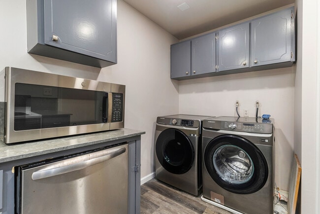 Building Photo - 19122 3rd Dr SE