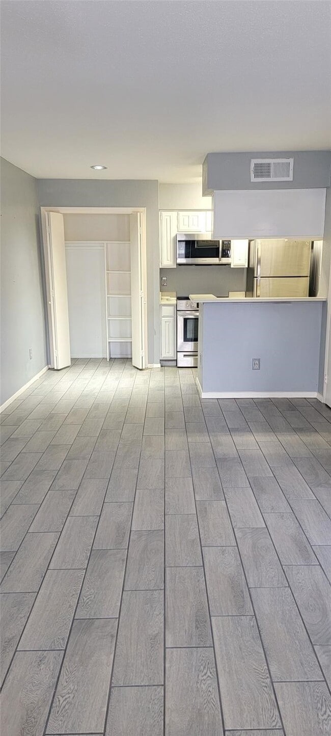 Building Photo - 2110 Wilcrest Dr