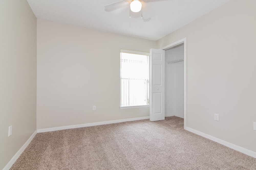 Building Photo - 5919 Lake Front Dr