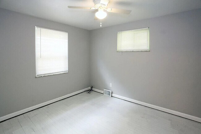 Building Photo - 251-253-253 Dakota Ave