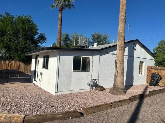 Building Photo - Vintage Ranch Home