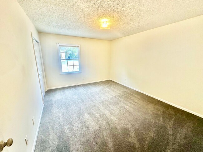Building Photo - 816 Lucas St