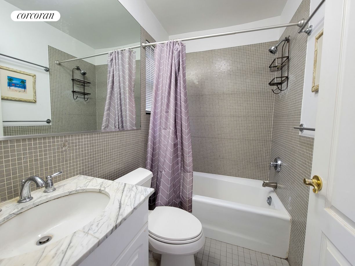 Building Photo - 344 E 51st St