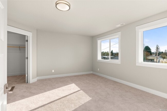 Building Photo - New 3 Bedroom 2.5 Bathroom in Toledo avail...