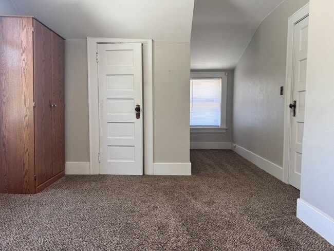 Building Photo - Spacious 4-Bedroom Rental with 2-Car Garage and Optional Shop