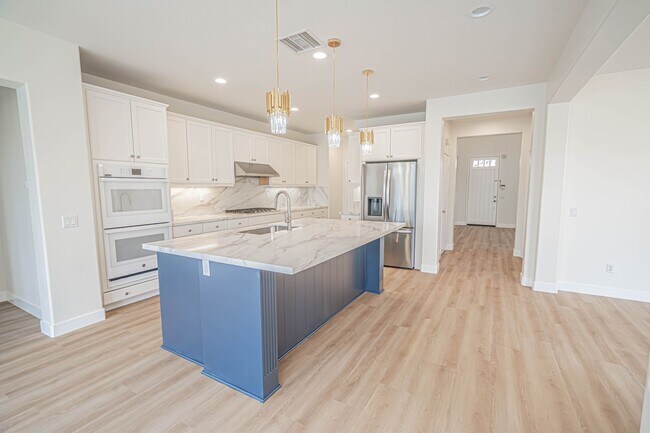 Building Photo - Spacious 4-Bedroom Pool Home in Saugus with Stunning Views & Community Amenities!