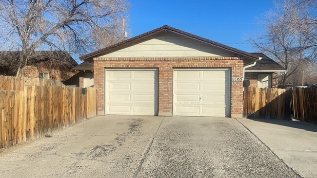 Primary Photo - Clean 2 bedroom Duplex Near UNR