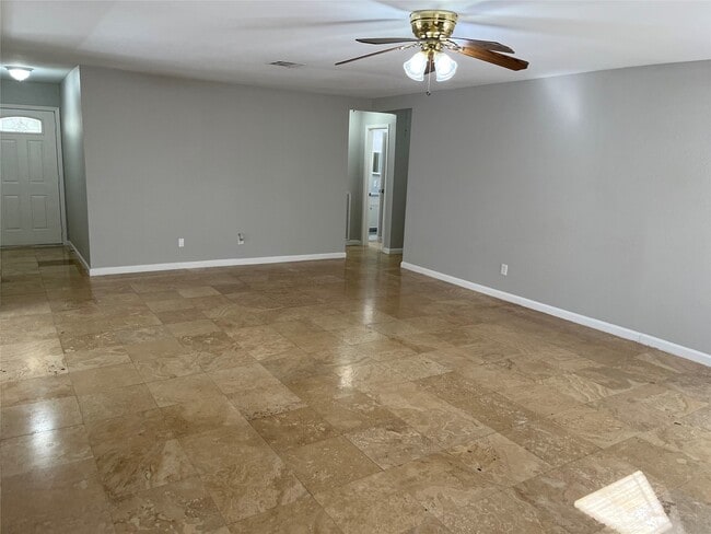 Building Photo - 2402 Fawnwood Ln