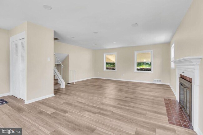 Building Photo - 7536 Abbington Dr