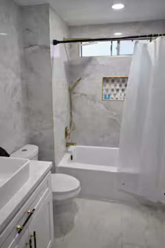 Building Photo - 9568 Carroll Canyon Rd