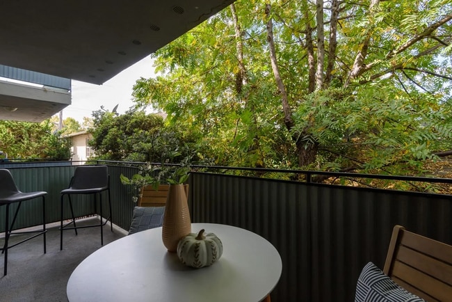 Building Photo - Charming Redwood City one bedroom one bath...