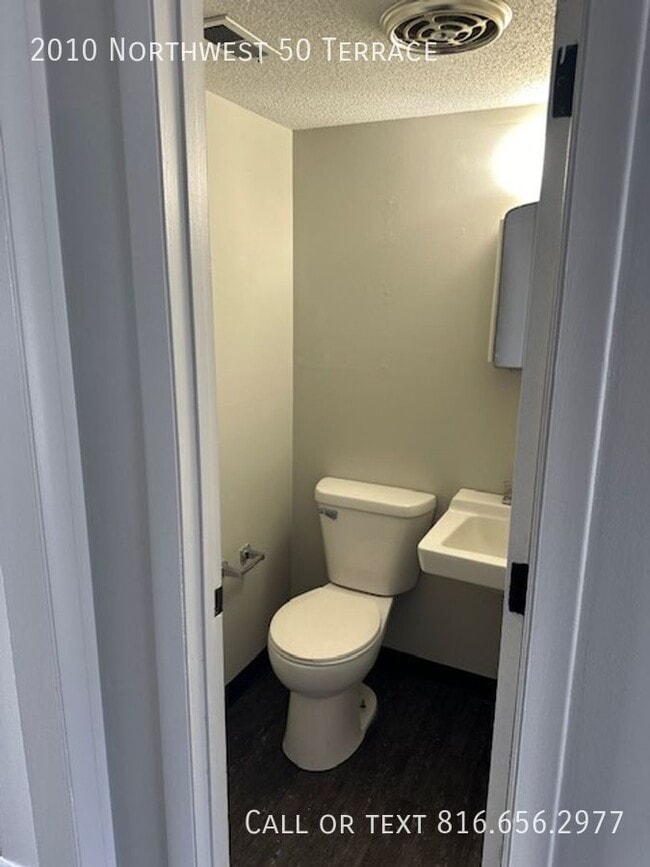 Building Photo - 2010 NW 50 Terrace