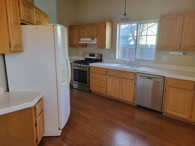 Building Photo - Single level home close to Old Mill & Blakely Park