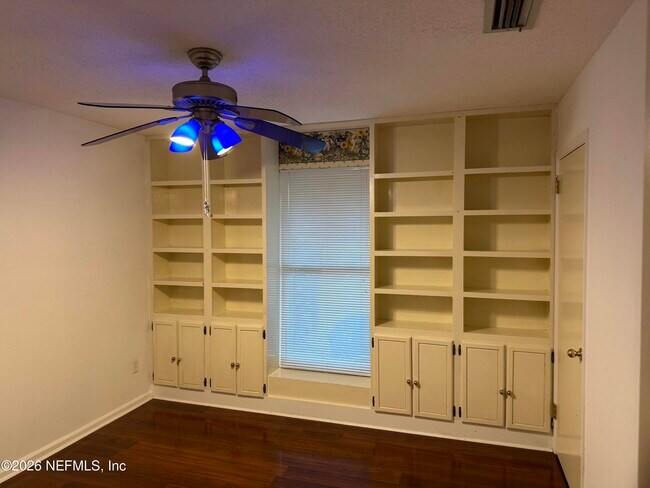 Building Photo - 6192 Duclay Forest Dr S