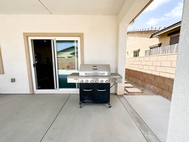 Building Photo - COMING SOON! * RARE OPPORTUNITY * SENIOR (55+) ROOM FOR RENT IN PRISTINE GATED COMMUNITY IN MENIFEE!