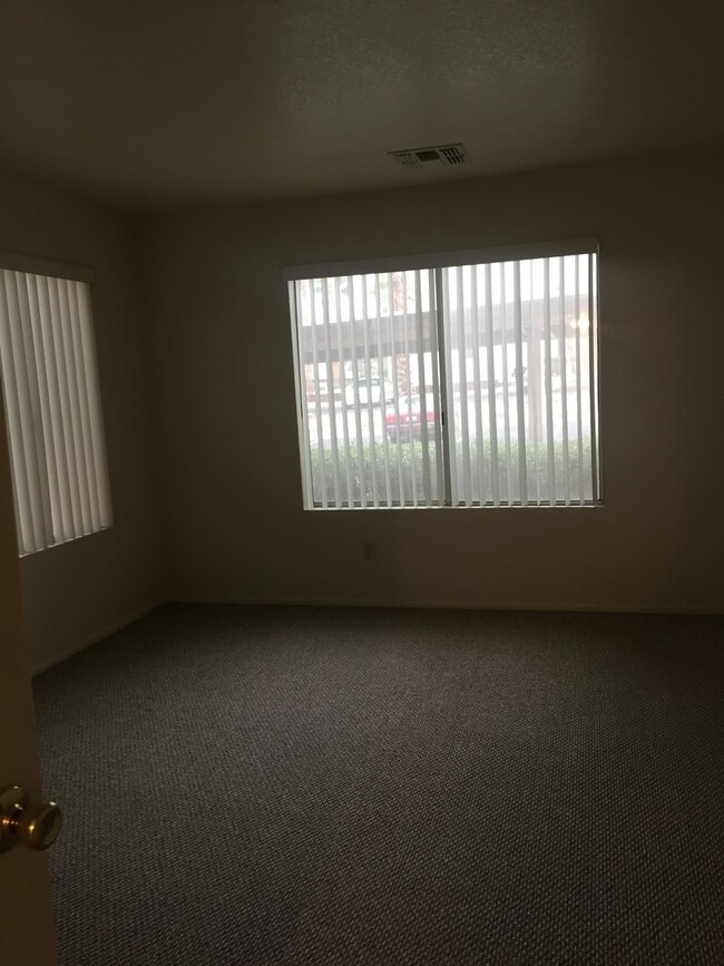 Building Photo - ** 2 FREE WEEKS** Gorgeous 3Bdrm 2 bath apartment