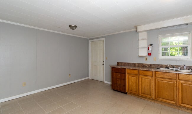 Building Photo - 513 Benton Cir