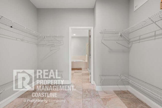 Building Photo - Discover North Port Luxury! 4BD 3.5BA - AVAILABLE NOW!