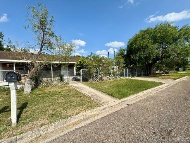 Building Photo - 404 S 20th Ave