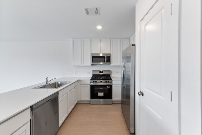 Building Photo - 3041 Majestic Sunrise Dr