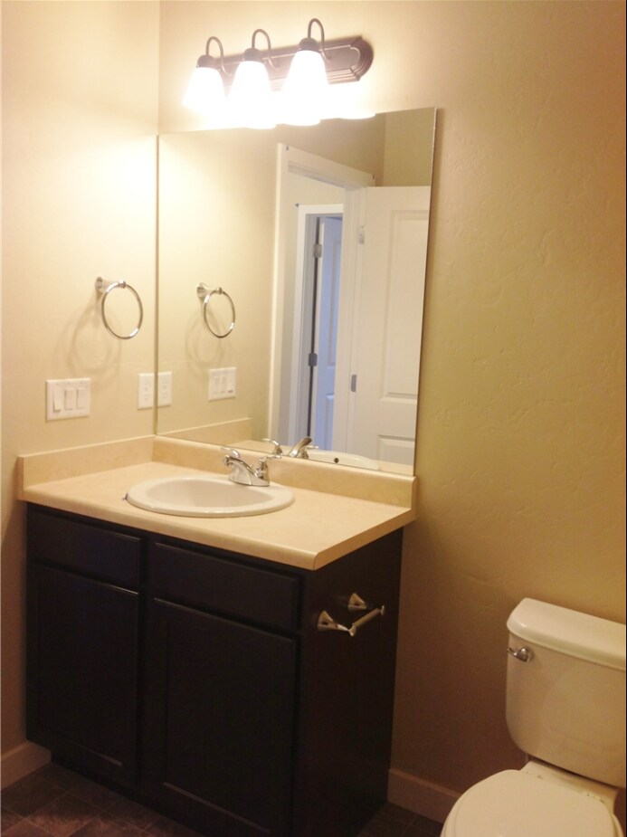 Building Photo - 868 W San Savino Way